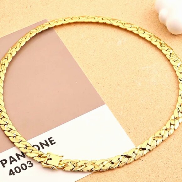 THICK TEXTURED HARD MEDIUM HEAVY HARD BUCKLE CHAIN NECKLACE - Picture 1 of 1